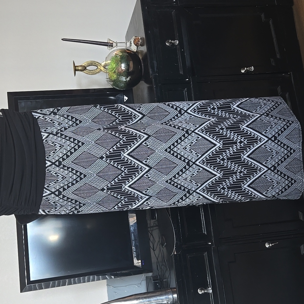 🫶🏽4/$15 Black/white Apt.9 maxi skirt